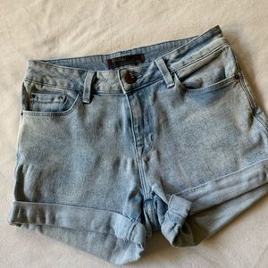 UO BDG. Denim Shorts 27